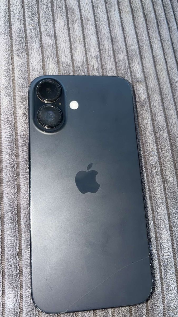 Apple Handys / Smartphones: Apple iPhone 16 128Gb Kaput  – Defekt aus Niederwangen BE von liv_c8yw 2