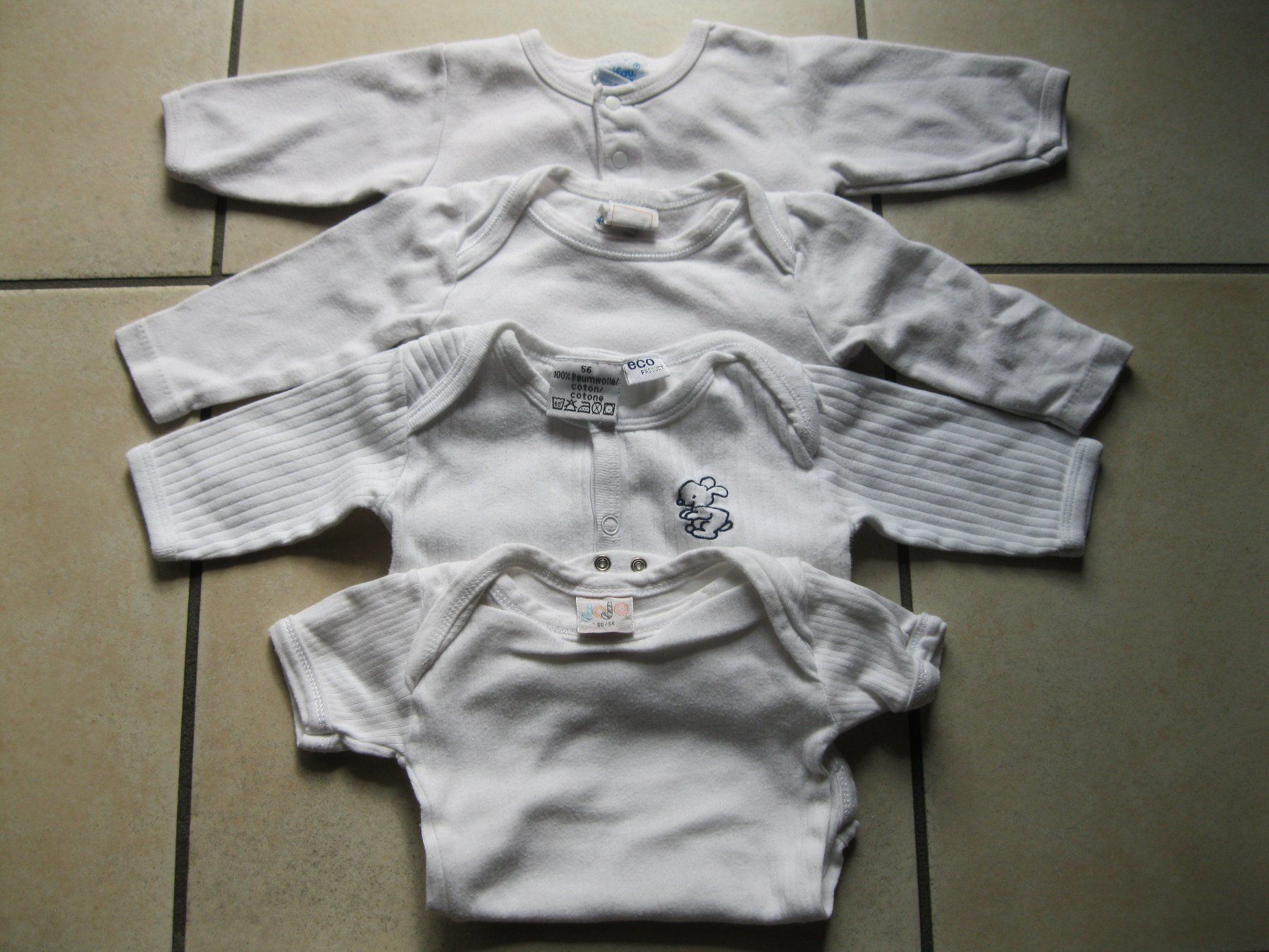 Pigiama & Simili: pyjama + 4 boddys taille 50/56 – Usato da vouvry venduto da -tivoli- 2