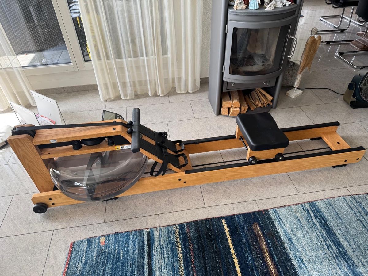WaterRower Vélos d'appartement: Rudertrainer WaterRower Eichenholz – D'occasion à Ostermundigen par Malediva 1