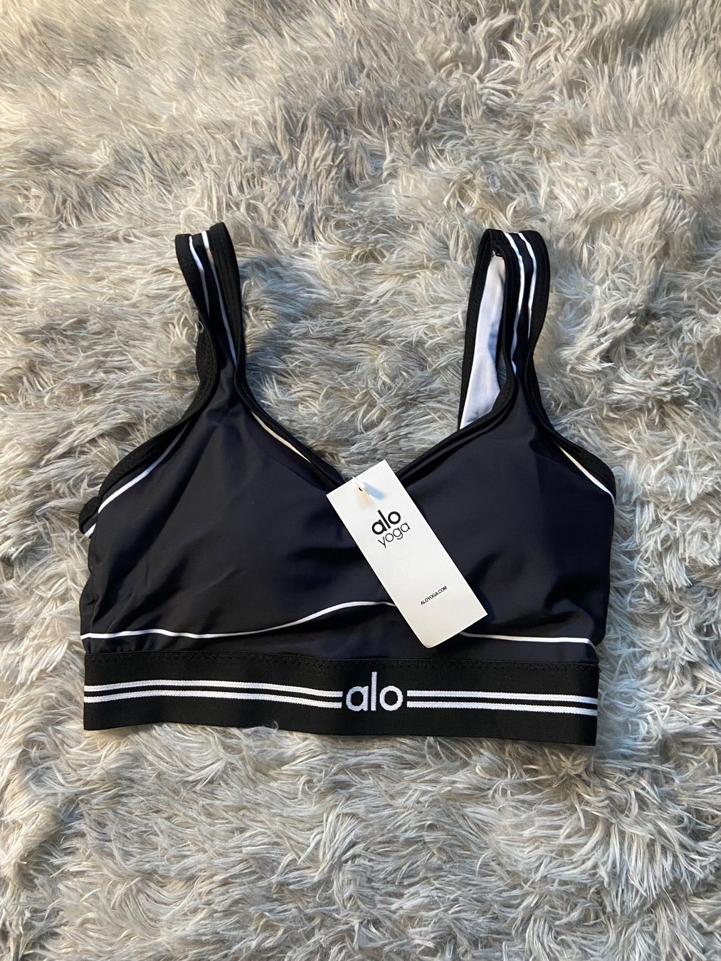 Alo Yoga Lotti di vestiti: Alo Yoga Gym Set – Nuovo (secondo la descrizione) da Embrach venduto da NovasOutlet 5