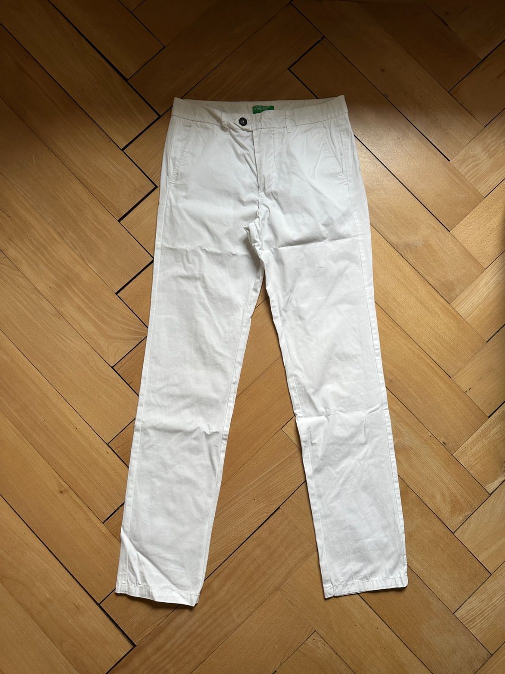 Benetton Hosen: BENETTON - Chino Hose weiss S – Gebraucht aus Zürich von Diazaio