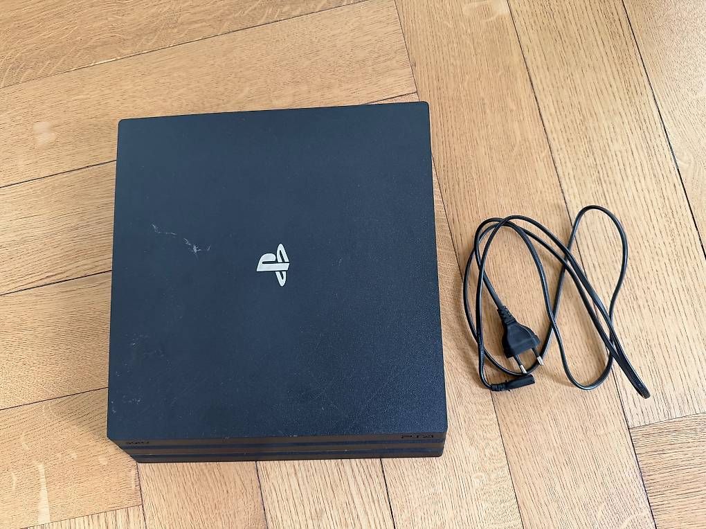 Sony Konsolen: Sony PlayStation 4 Pro ohne Controller – Gebraucht aus Bern von wermuzz