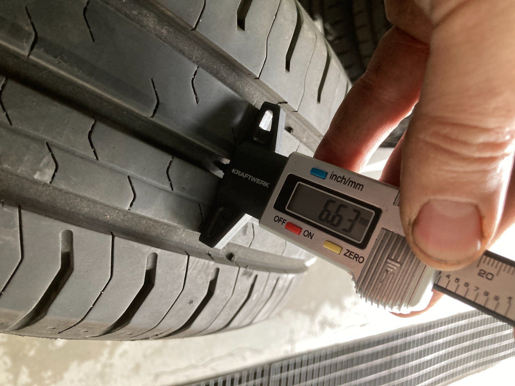 Continental Pneus & Kompletträder: 185/65R15 Sommerpneu Continental – Gebraucht aus Cham von Cham6332 7