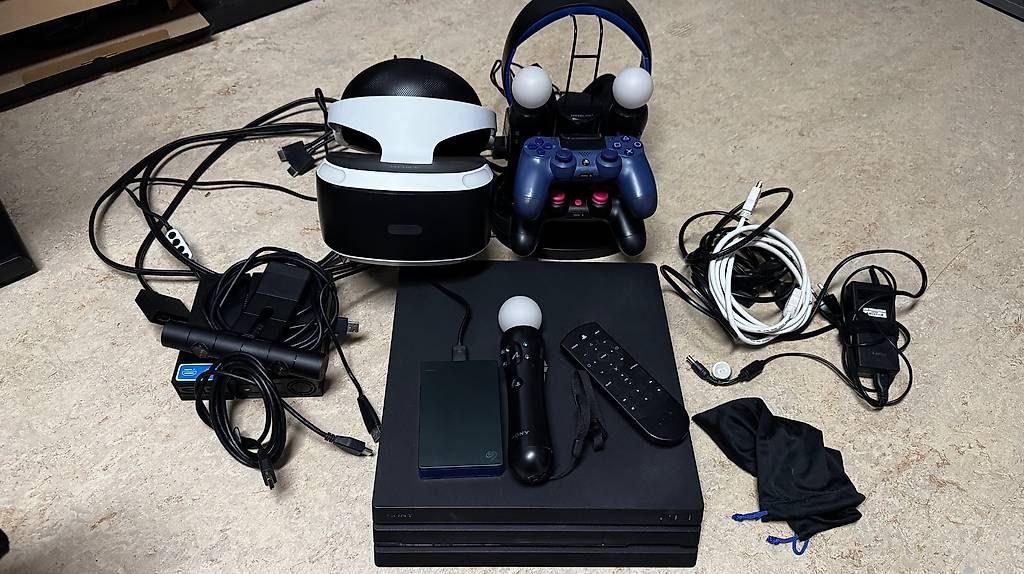 Sony Console: PS4 Pro MEGA BUNDLE 5TB Speicher, VR, Headset usw. – Usato da Hochdorf venduto da mba_8fyf