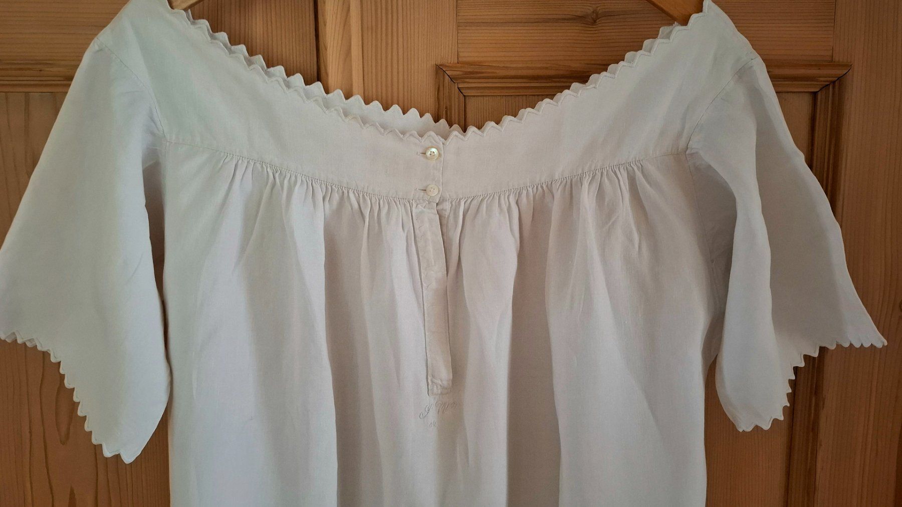 Autres dessous: ANTIKES FEINES LEINENHEMD, UM 1900 – D'occasion à Grüningen par Kartensammler 2