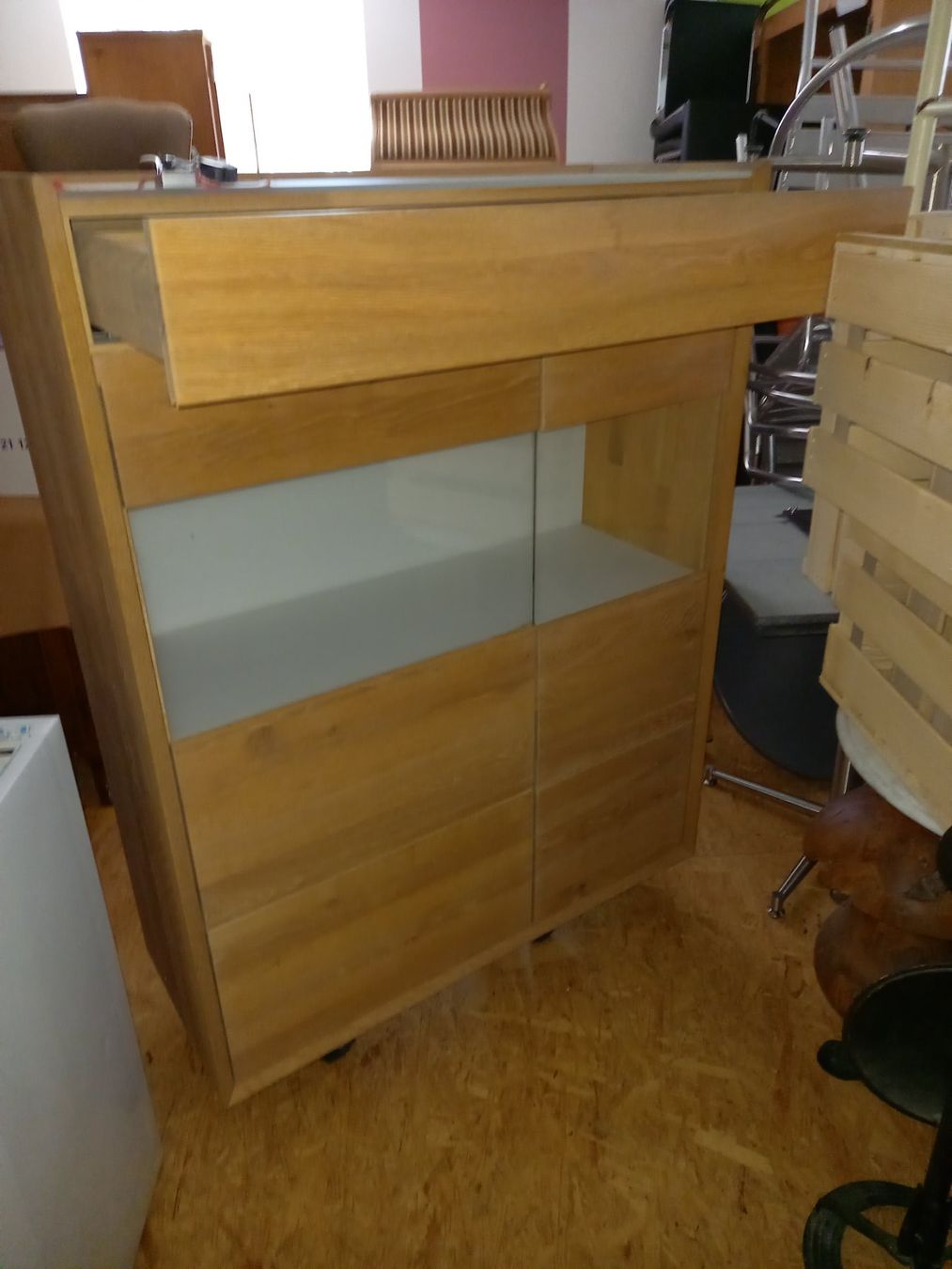 Vitrinen: schönes Holzmöbel – Gebraucht aus Biglen von BrockenhausGruenspan 1