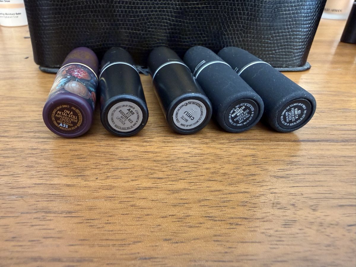 Mac Cosmetics Make-up: MAC Lippenstift Set, verschiedene Farben – Usato da Zürich venduto da pinish 7