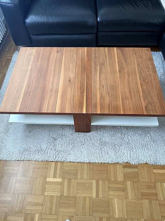 Tables: Nussbaum Couchtisch Möbel Schubiger – D'occasion à Egnach par hrid