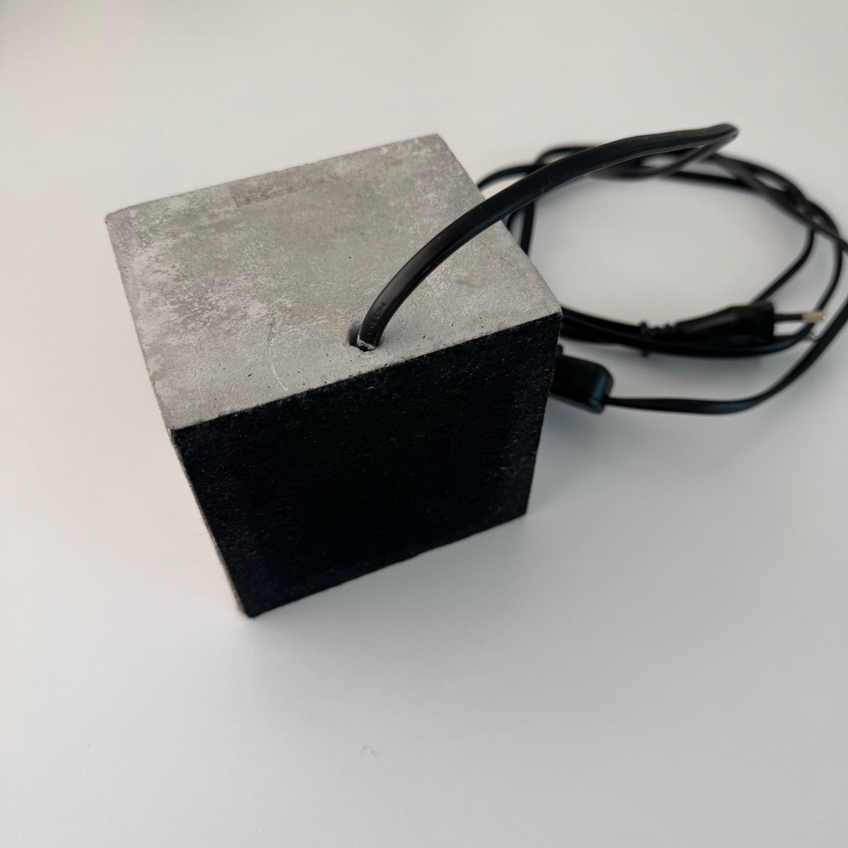 Lampen: Modern Concrete Cube Lamp Base – Gebraucht aus Zürich von Fontana101 2