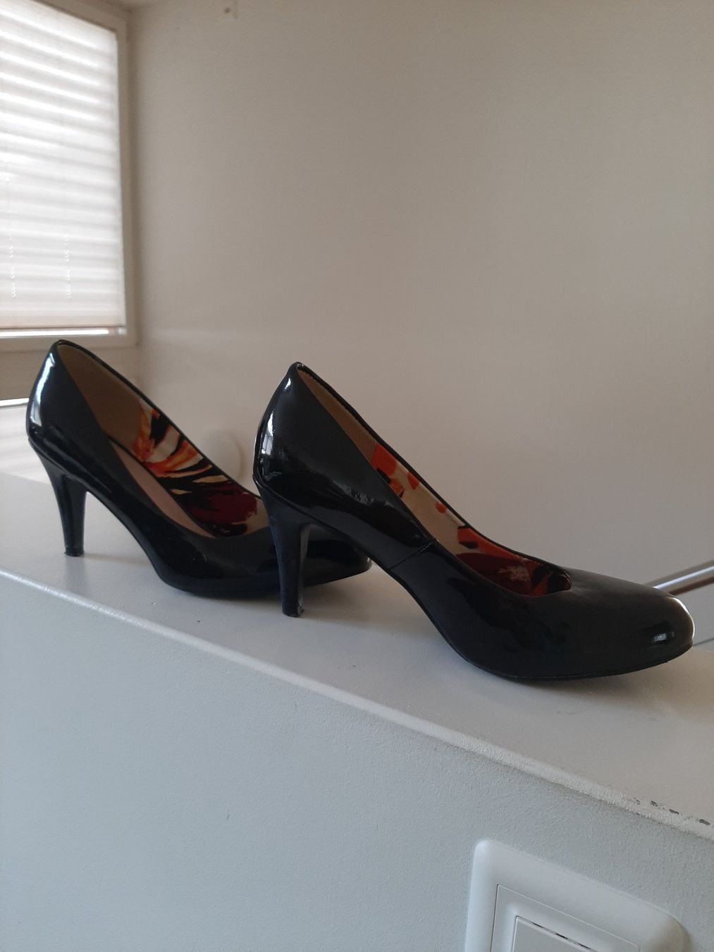 Cube Damenschuhe: Damen-Schuh Schwarz/Lack Gr. 40 mit 8cm-Absatz – Neu (gemäss Beschreibung) aus Zürich von Mr.Dachboden