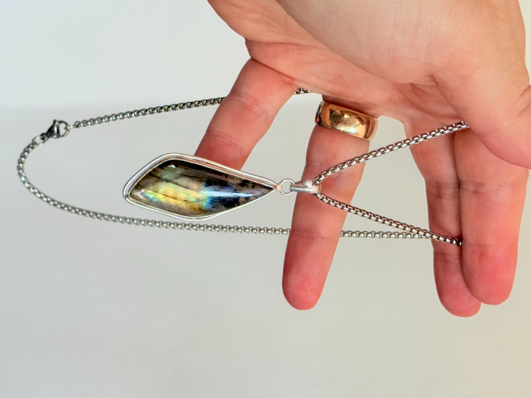 Catenine: Collier Labradorite - Élégance Naturelle ✨ – Nuovo e nell'imballaggio originale da Genève venduto da AWWA 2