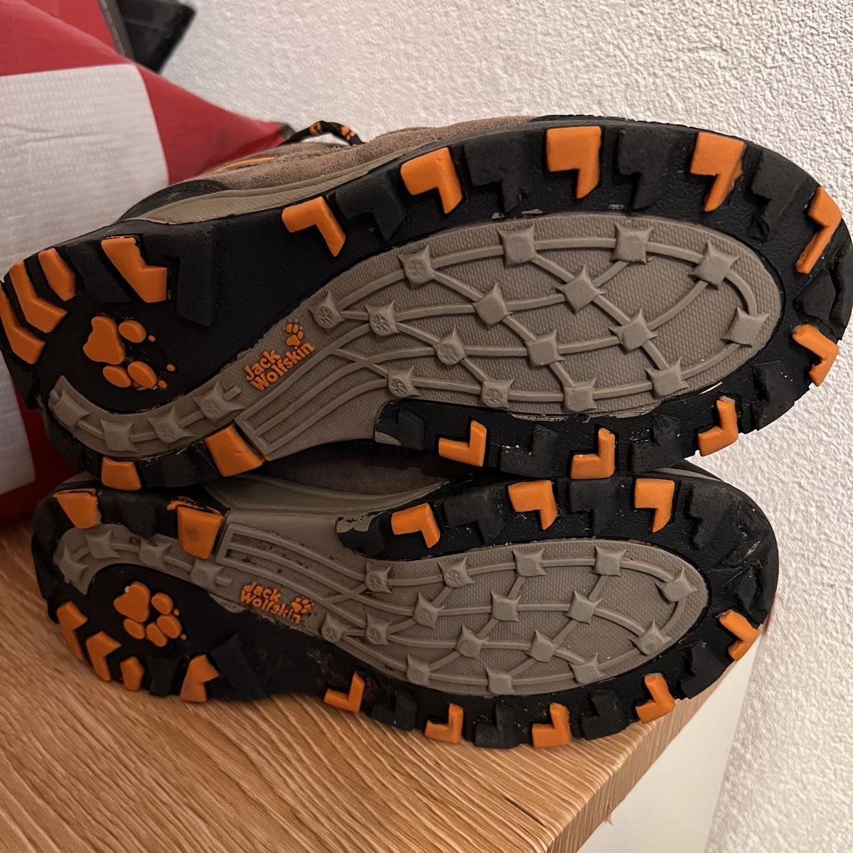 Scarpe per ragazzi: Chaussures de randonnée robustes taille 34 – Usato da Riddes venduto da Elina. 3
