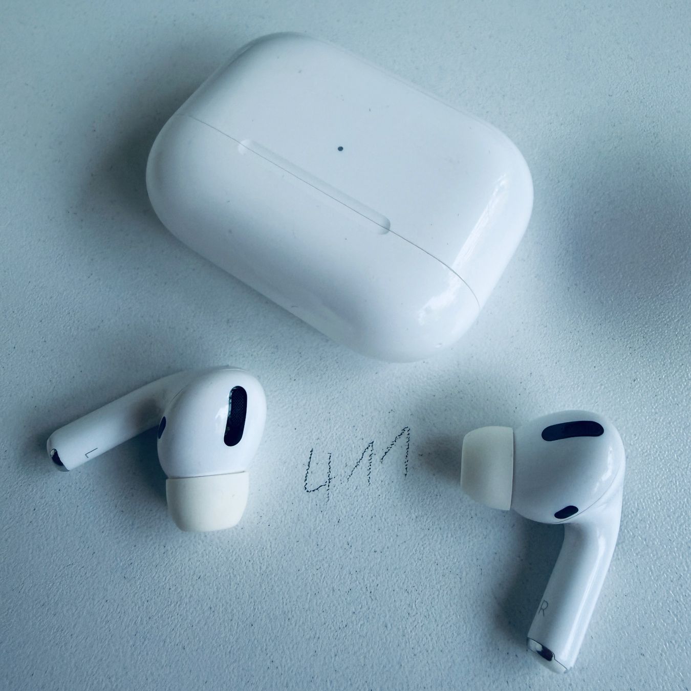 Apple Cuffie: Original Apple AirPods Pro 1 Gen. mit Wireless Ladecase – Usato da Basel venduto da MY.AIRPODS.SHOP 4