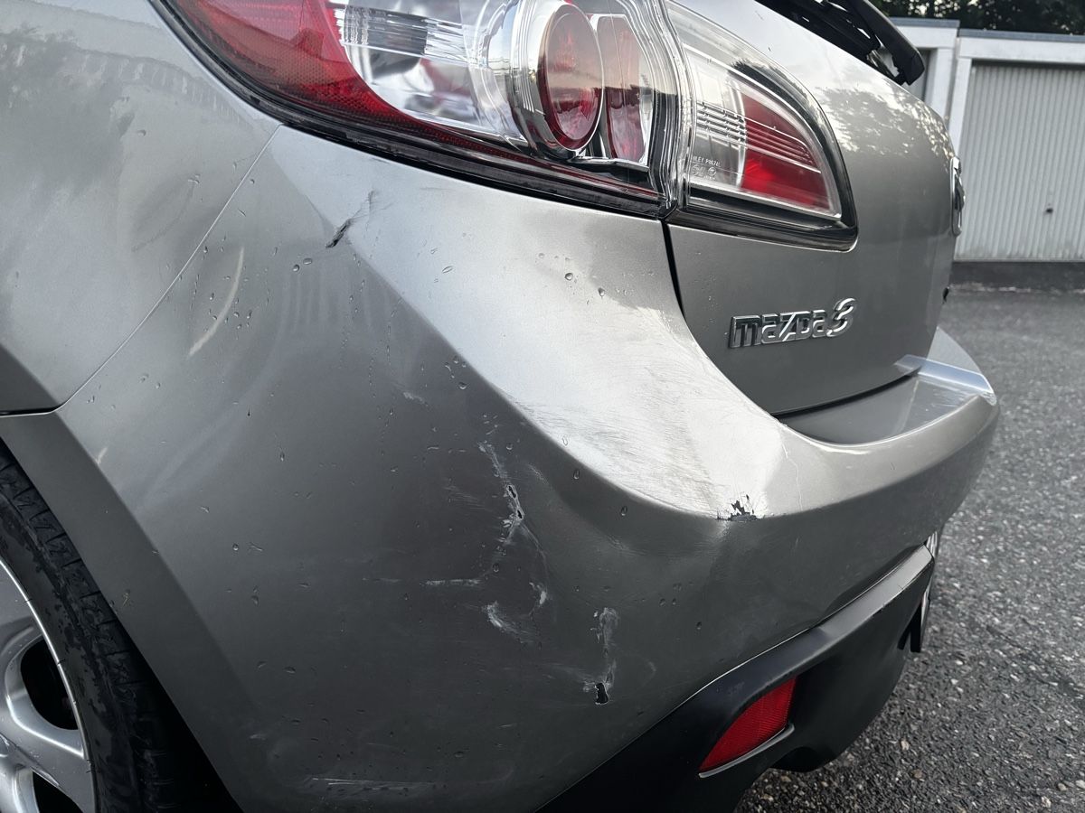 Mazda Automobili: Mazda 3 1.6 Limousine – Usato da Langnau i. E. venduto da FarzadHabibi 9