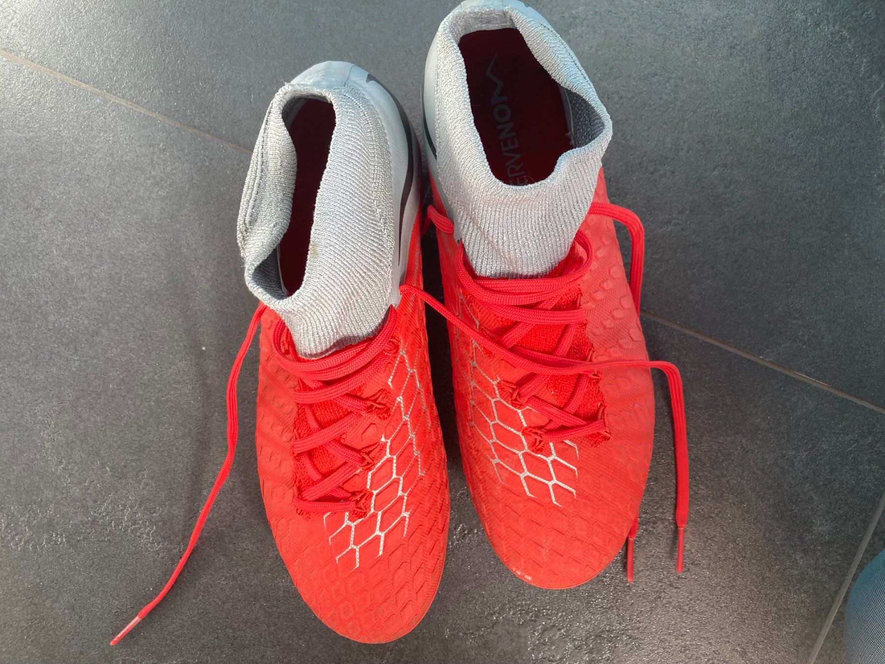 Nike Scarpe per ragazzi: Fussballschuke NIKE "Kickschuhe" Orange – Usato da Pratteln venduto da Miki_