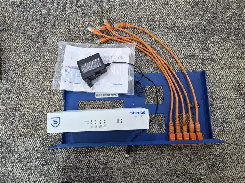 Sophos Firewall: Sophos Firewall SG115 rev.2 – Usato da Zürich venduto da lau_5qcm 1