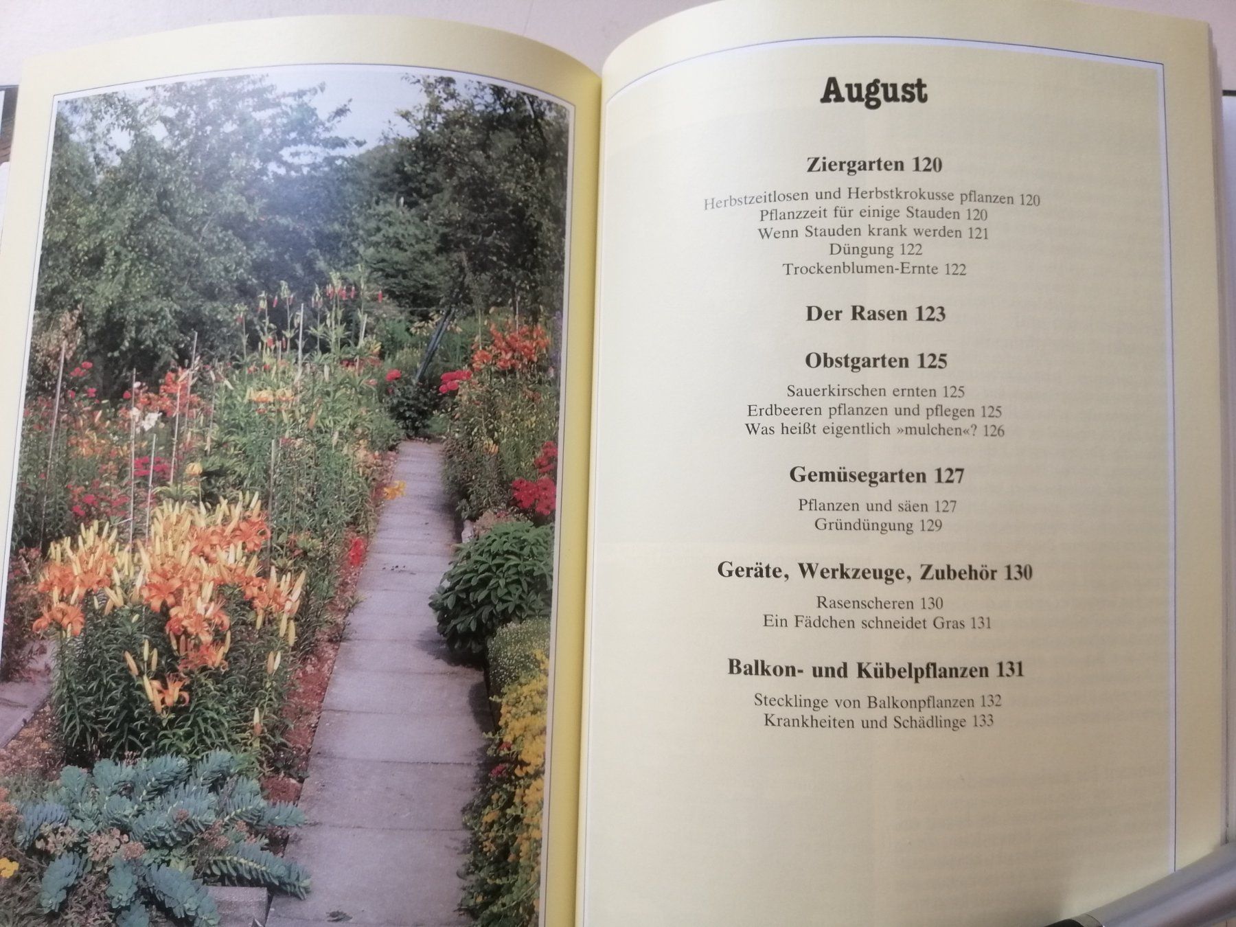 Bücher: Buch Der Garten im Jahreslauf – Gebraucht aus Langenthal von Handstrick 5