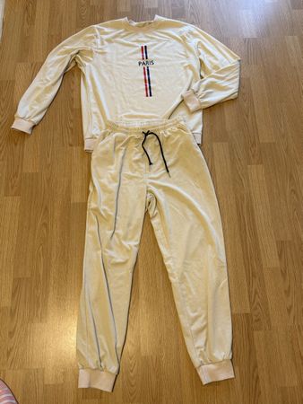 Gemütlicher PARIS Jogginganzug Grösse M/L in beige