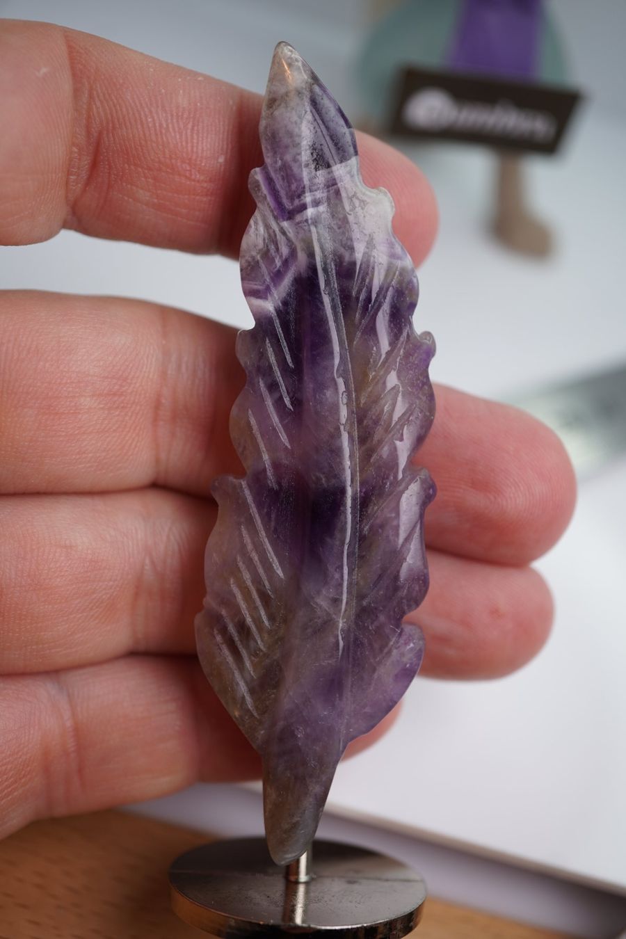 Minerali & Pietre curative: Feder   aus  Chevron Amethyst      10 cm – Nuovo e nell'imballaggio originale da Eschenbach SG venduto da topstone 5