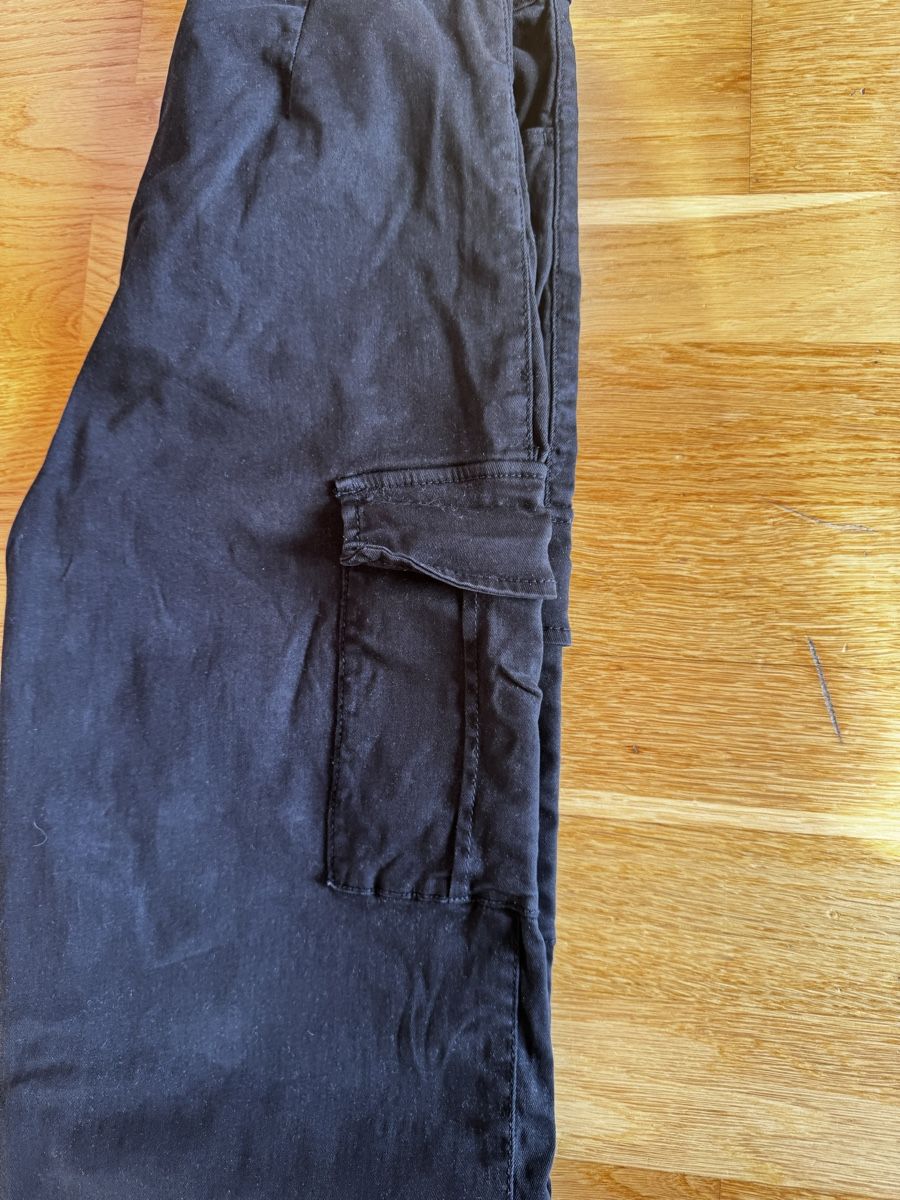 Pantaloni: Cargo Hose / Schwarz/ Grösse 34 – Usato da Hünibach venduto da s.leptir 1