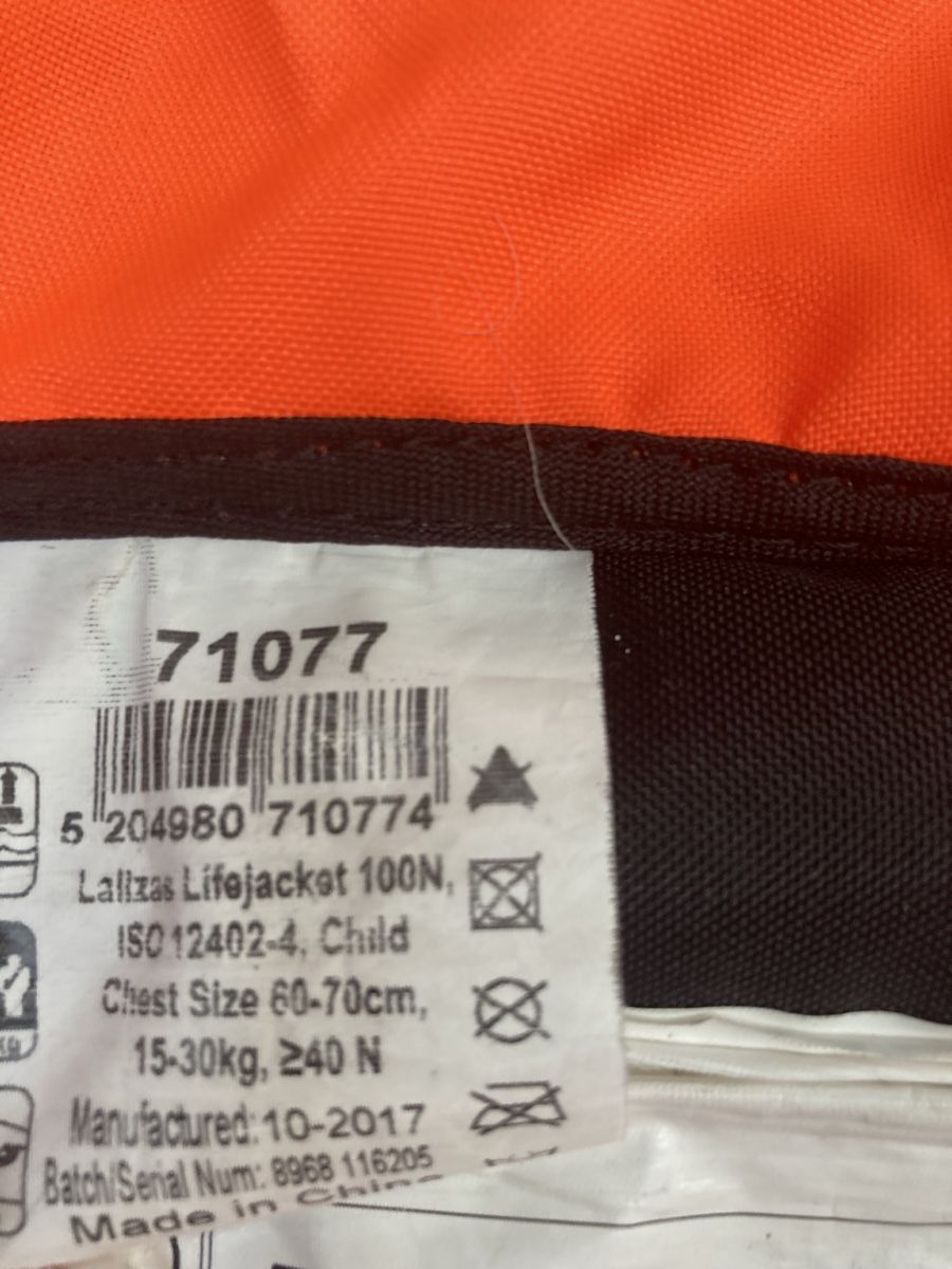 Giubbotti di salvataggio: Rettungsweste 15-30kg – Usato da Winterthur venduto da niemim 2
