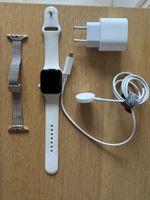 Apple Watch mit Zubehör und Ladekabel 