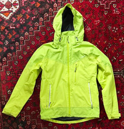 Women's mid-season Goretex jacket. Size 42.