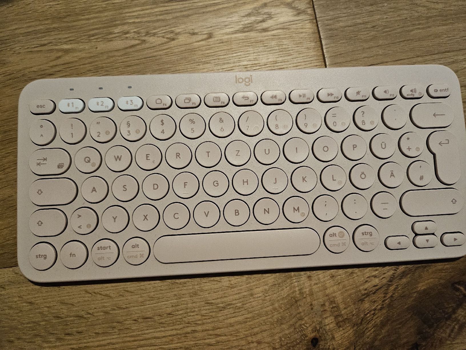 Logitech Claviers: Tastatur Pink Logitech DE – D'occasion à Uerkheim par lau_pn5l 3