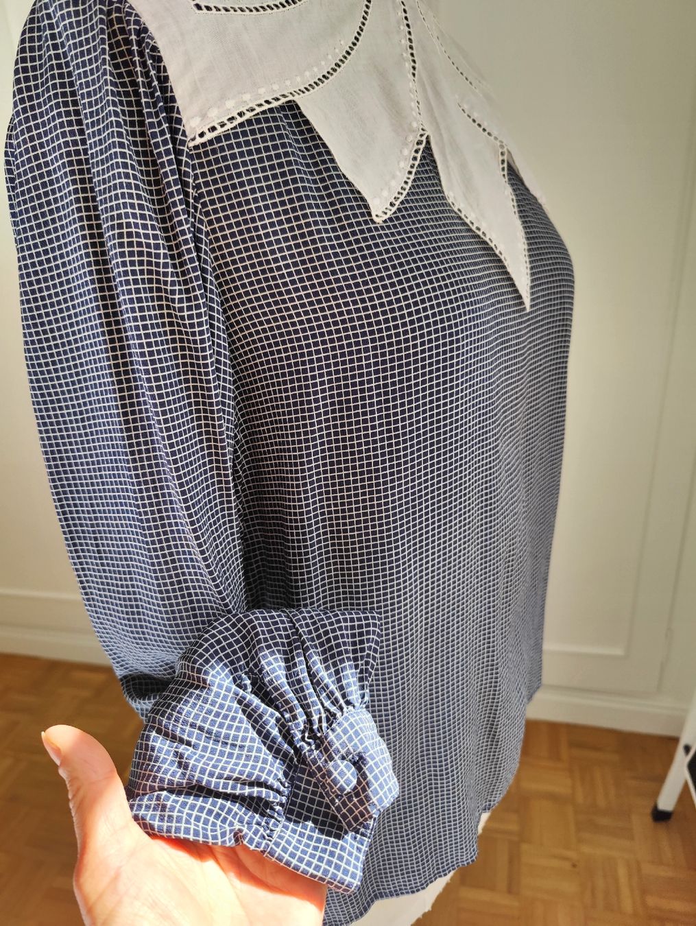 Camicette: Vintage Silk Blouse with Romantic Statement Collar – Nuovo (secondo la descrizione) da La Tour-de-Peilz venduto da dAutrefois 7