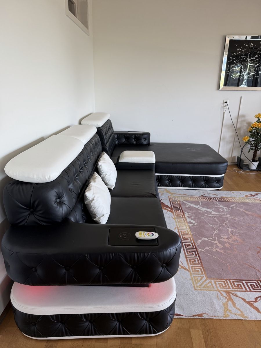Sofas: Exklusive Wohnlandschaft / Ecksofa mit LED, USB und Wireless – D'occasion à Schindellegi par dam_csz6 1