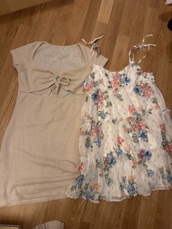 Dresses M/L