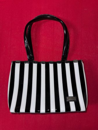 Gestreifte Tasche