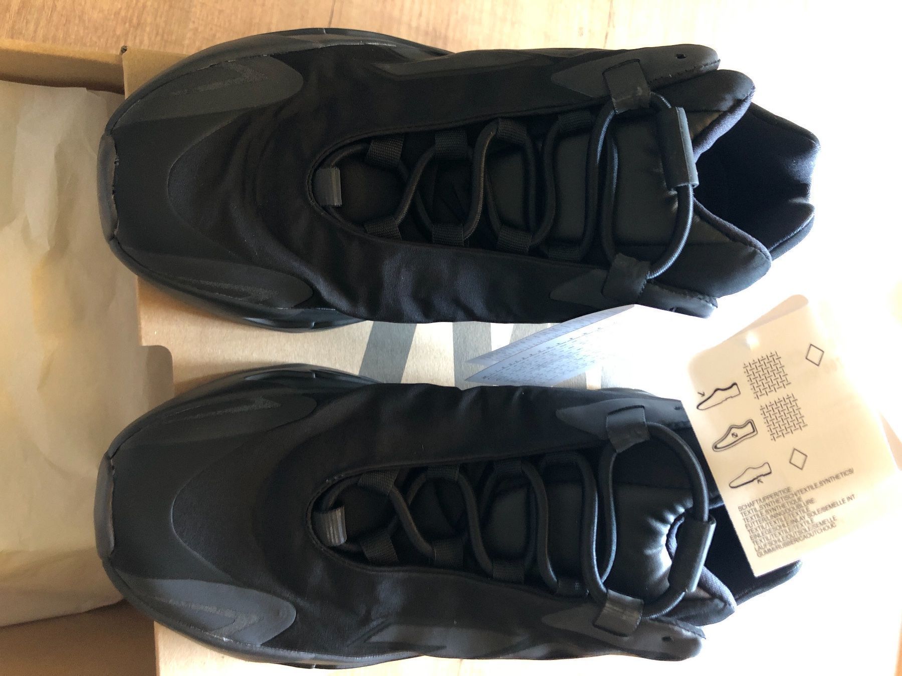 Adidas Scarpe da uomo: Yeezy Boost 700 MNVN Triple Black – Nuovo e nell'imballaggio originale da Walkringen venduto da buetzu08 1