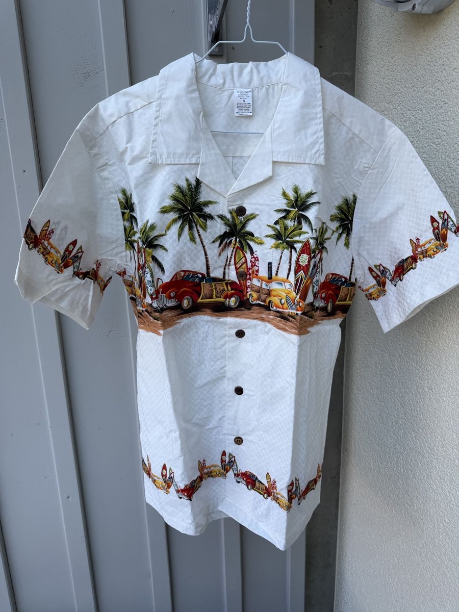 Hemden: Sommer Hemd Hawaii Style mit Autos, Gr. S – Gebraucht aus Schattdorf von lestage