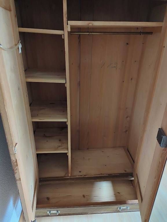 Armadi: Bemalter Schrank, 2türig – Usato da Zollikofen venduto da Droogstoppel 1