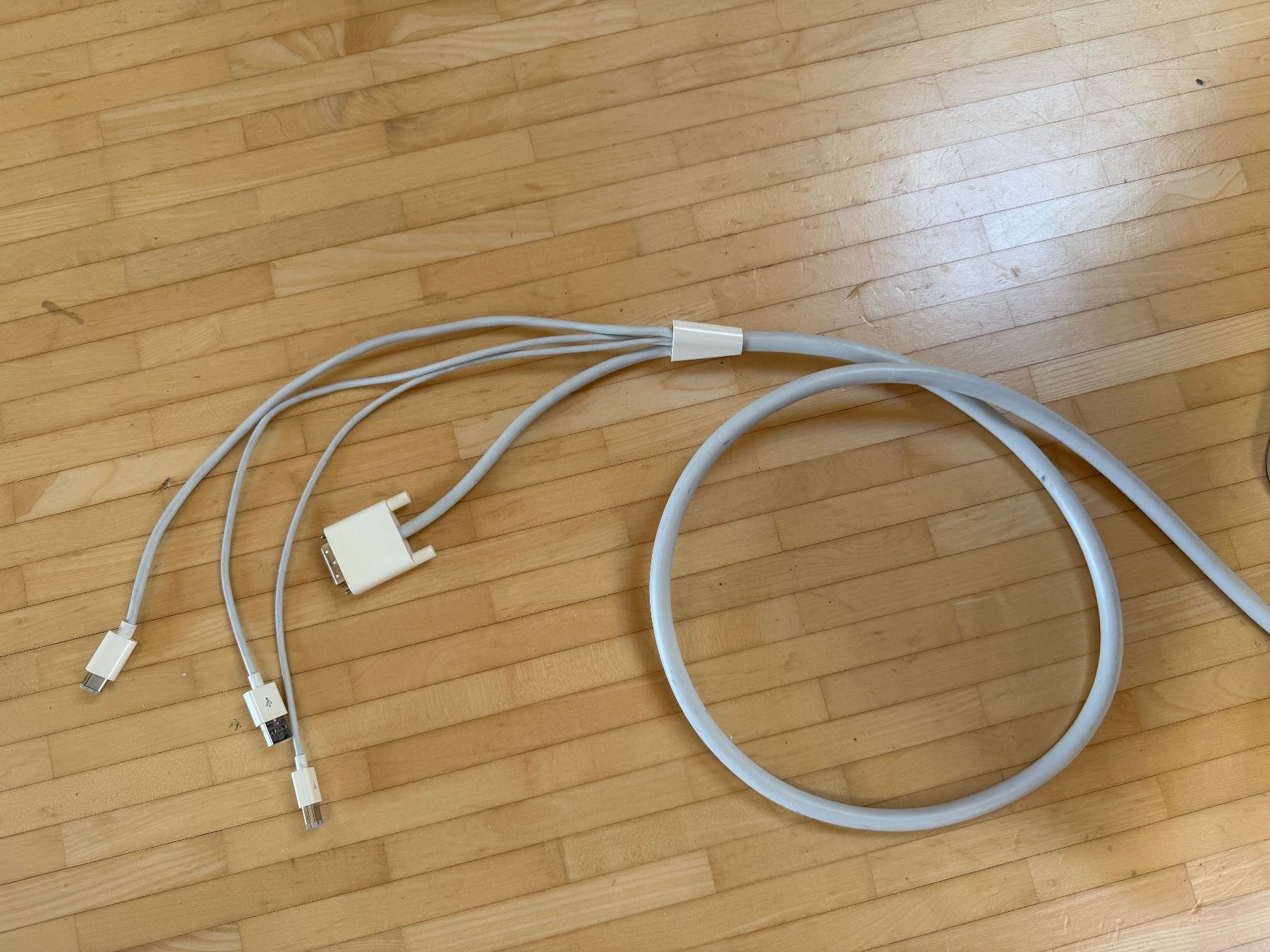 Monitore: Apple Cinema HD Display 30" (Modell A1083) – Gebraucht aus Neuenegg von sta_n75j 3