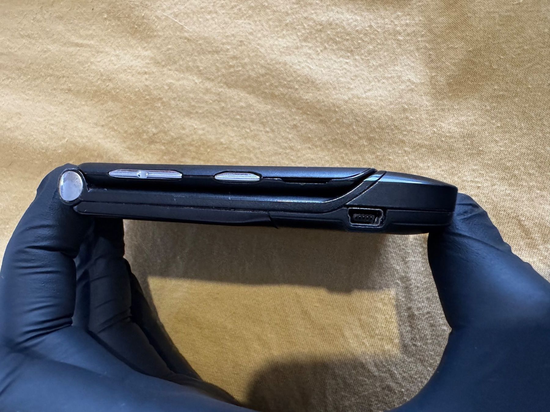 Motorola Telefoni cellulari / Smartphones: Motorola RAZR V3 black défectueux – Difettoso da Vevey venduto da Eiden77 3