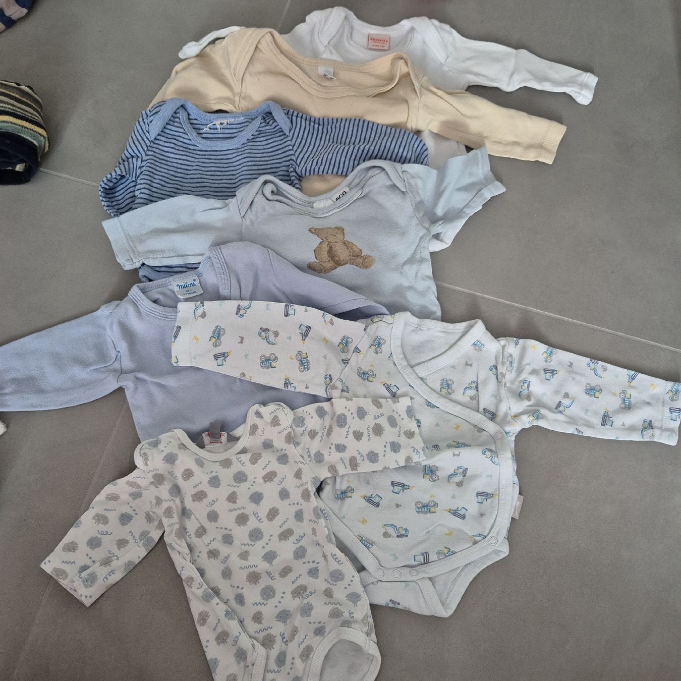 Lotti & Set di vestiti: Babybodys Paket Grösse 50 – Usato da Weinfelden venduto da klein_suess_kompakt 1