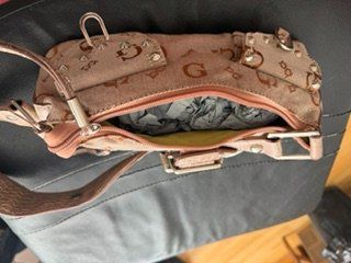 Guess Taschen für Damen: Sac Guess beige logo monogramme petite taille – Neu und originalverpackt aus Grand-Lancy von golf343 1