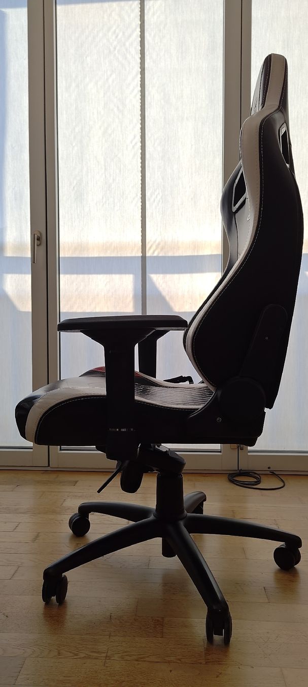 Noblechairs Stühle: Noblechairs Gaming-Stuhl – Gebraucht aus Luzern von Lorro 6