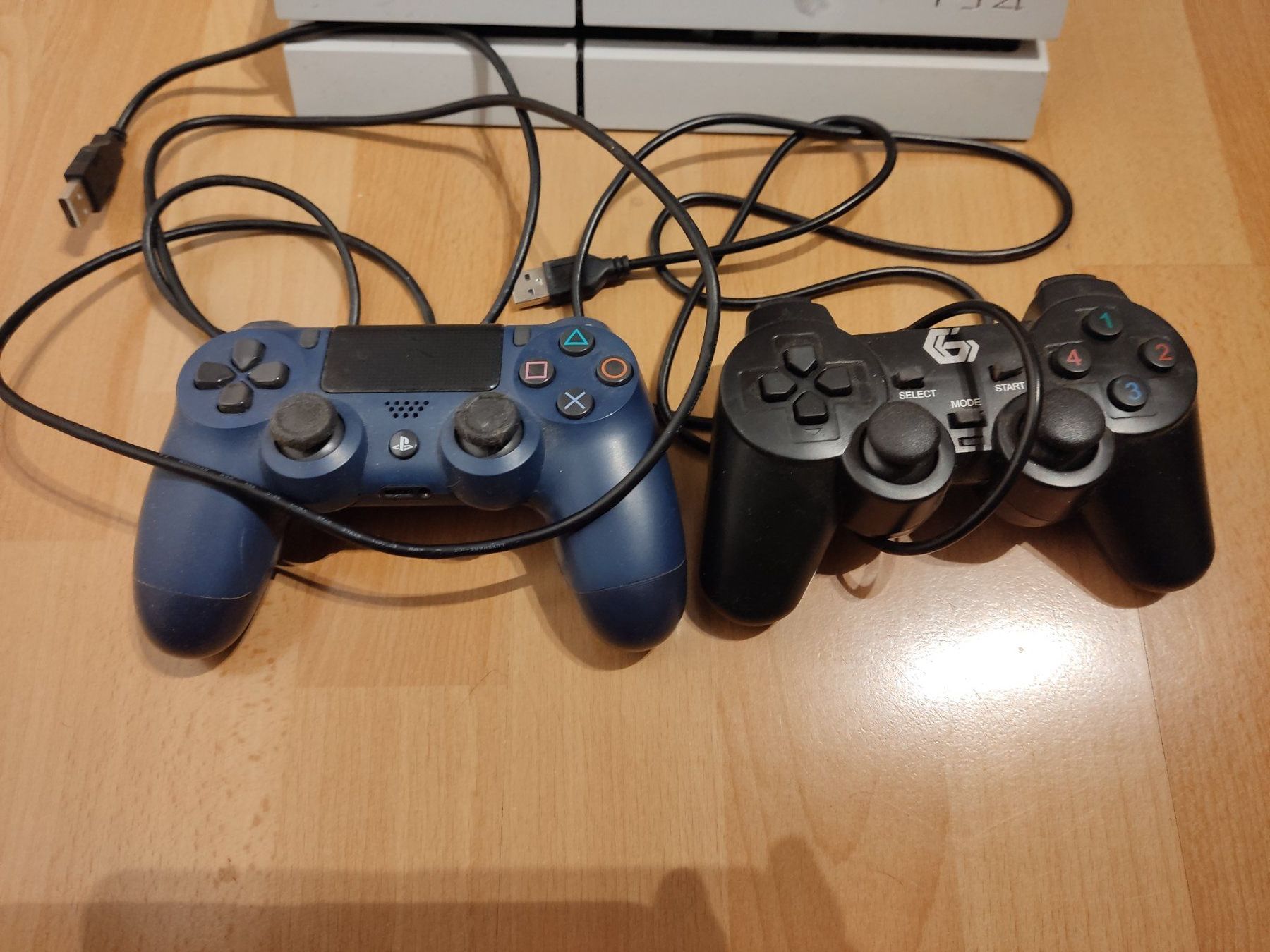 Sony Console: PS4 Playstation 4 mit 2 Games Motogp,Destiny & 2 Controller – Usato da Rorschach venduto da Mr_fairprice 1