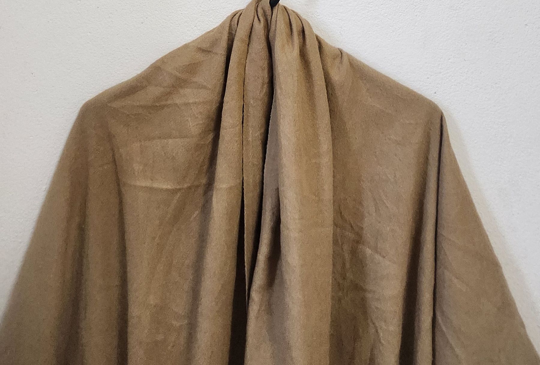 Foulards, Tücher & Schals: Écharpe Aone Studics laine 100% vierge camel avec franges – Gebraucht aus Niedergösgen von Eva2410 2