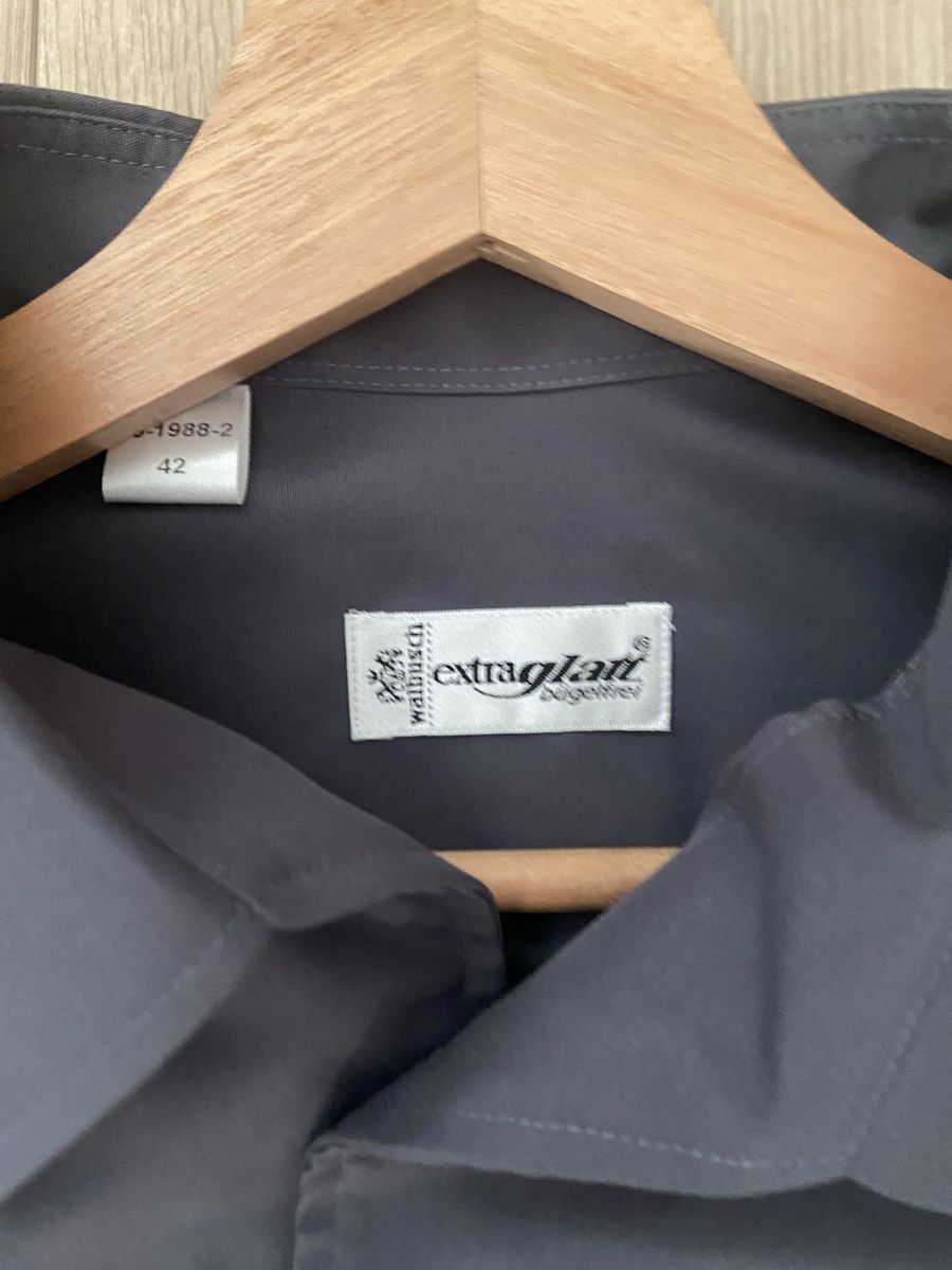 Camicie: langarm hemd cropped – Usato da Stäfa venduto da JamesO03 1