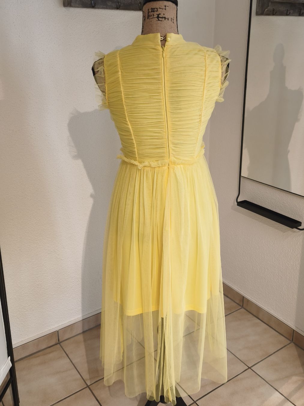 Kleider: Kleid gelb Grösse S neuwertig – Neu (gemäss Beschreibung) aus Emmetten von SecondhandSiska 3