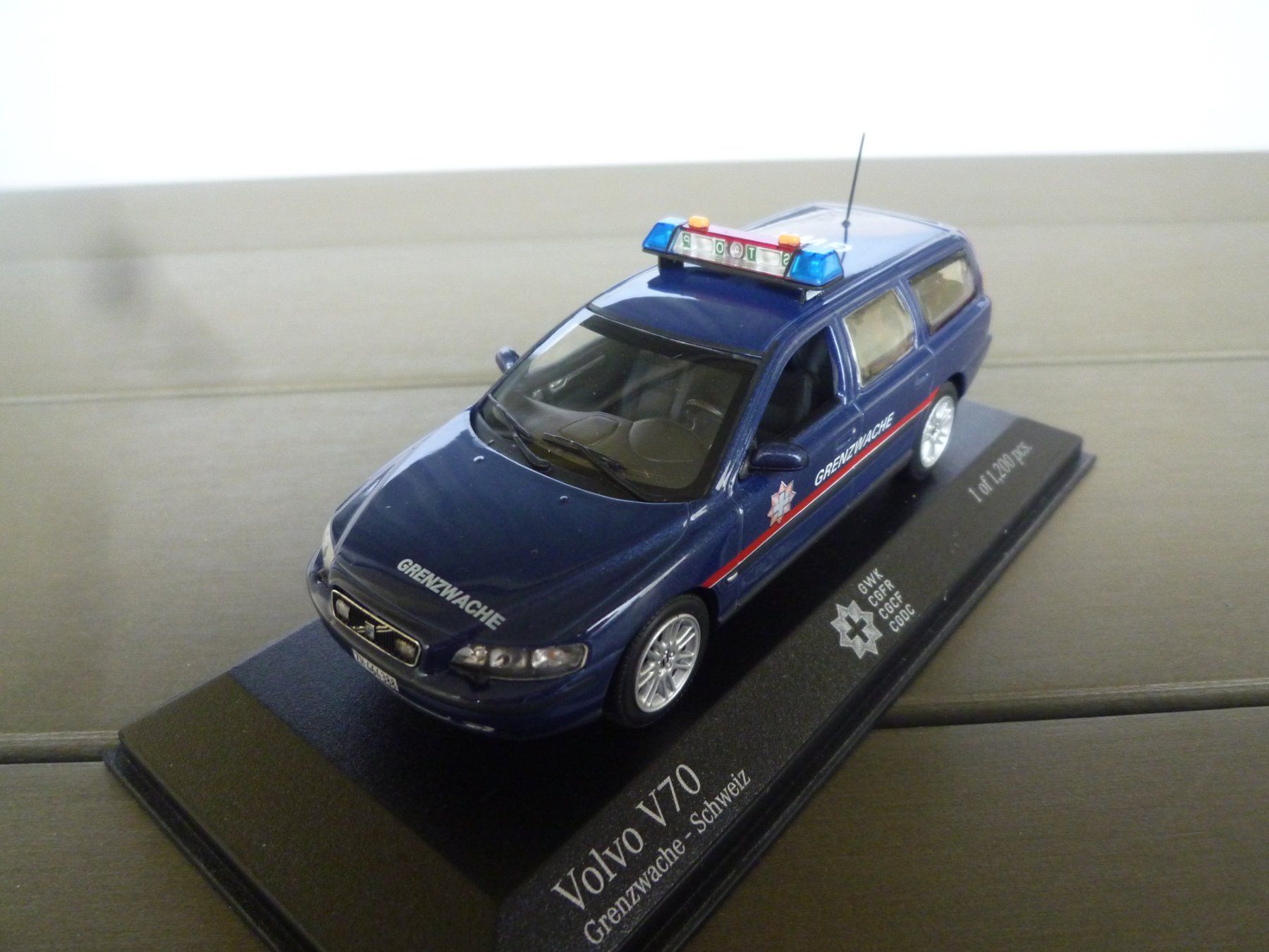 Volvo Modellini d'auto: Volvo V70 Grenzwache Schweiz – Nuovo (secondo la descrizione) da Flawil venduto da Imperiosud 1