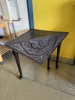 Antiker Klapptisch, Holz, mit Schnitzereien, Top Zustand!