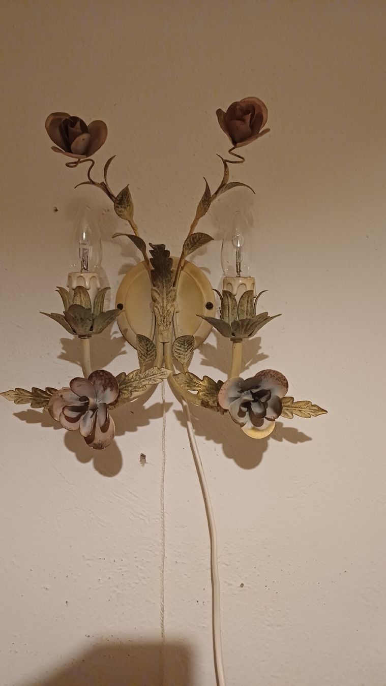 Lampen: Vintage Wandlampe – Gebraucht aus Flawil von Naphtali 2