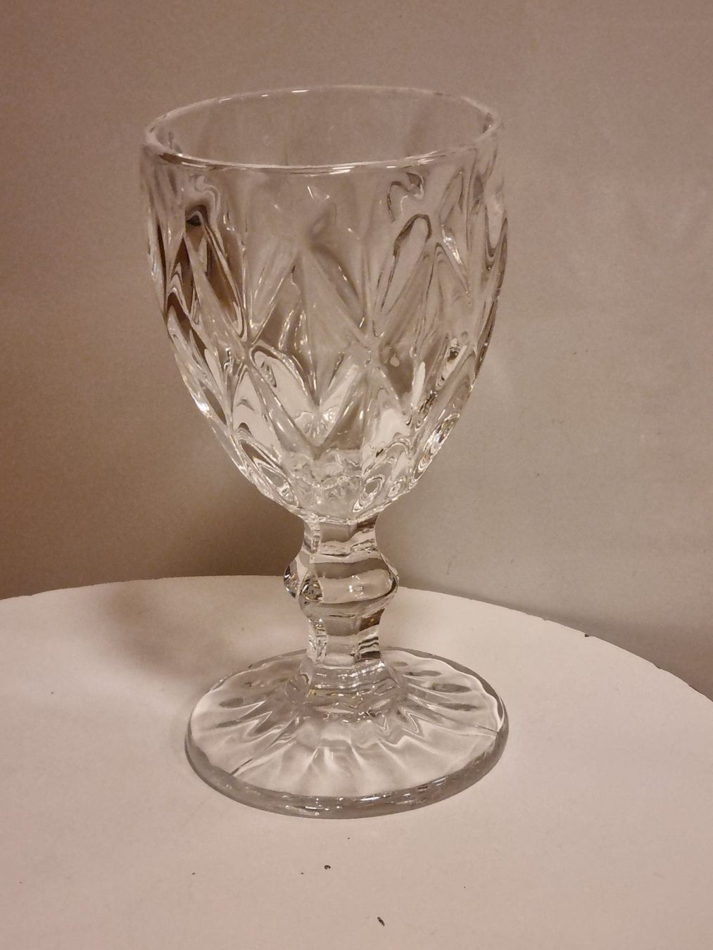 Bicchieri: 4 Vintage Gläser Pressglas Reliefdekor – Usato da Scharnachtal venduto da devin03 1