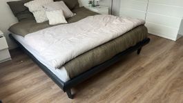 Modernes Bettgestell in Schwarz – 190 × 210 cm