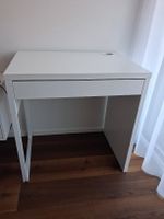 IKEA  MICKE Schreibtisch mit Schublade und Kabelöffnung